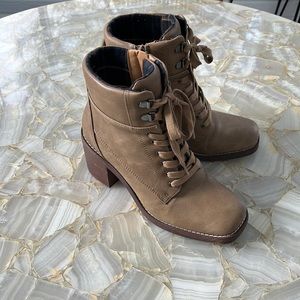 Crown Vintage new boots sz 8